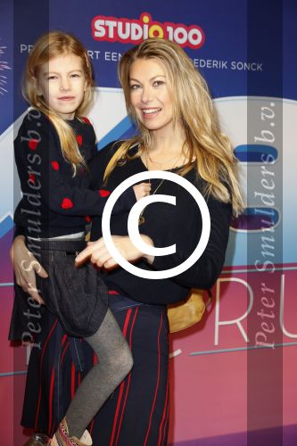 Amsterdam 10 december 2017
Premiere K3 in Tuschinski. Susan Smit met dochter