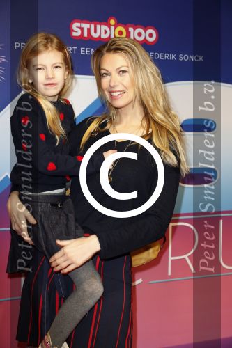 Amsterdam 10 december 2017
Premiere K3 in Tuschinski. Susan Smit met dochter