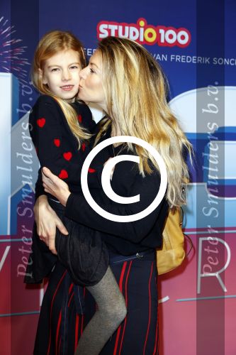 Amsterdam 10 december 2017
Premiere K3 in Tuschinski. Susan Smit met dochter