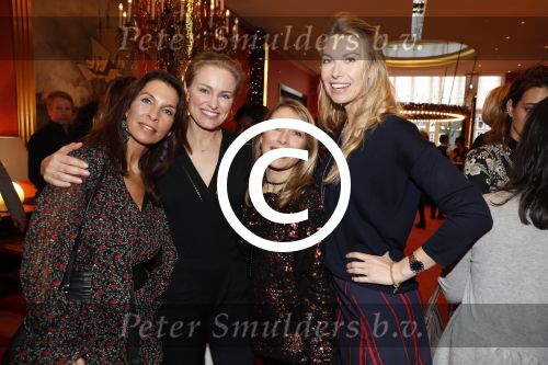Amsterdam 30 november 2017 Blokhuis 
Voor het 10e jaar Mom\'s moment van the class company in hotel l\
