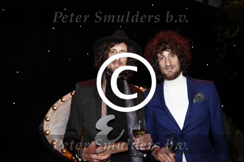 Amsterdam 16 november 2017
Esquire best geklede man van Nederland verkiezing in hotel Krasnapolsky. Arnout en Sander Brinks (Tangerine) (Best Geklede Band