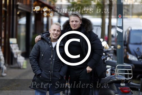 Amsterdam 22 november 2017 
Thomas Berge op straat in Amsterdam zuid met Billy Dans