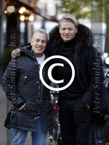 Amsterdam 22 november 2017 
Thomas Berge op straat in Amsterdam zuid met Billy Dans