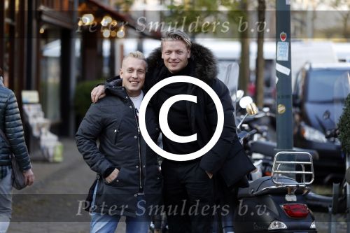 Amsterdam 22 november 2017 
Thomas Berge op straat in Amsterdam zuid met Billy Dans