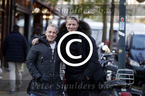 Amsterdam 22 november 2017 
Thomas Berge op straat in Amsterdam zuid met Billy Dans