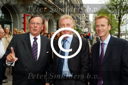 Amterdam 2 juli 2003

premiere henk v d meyden in carre
andre v duin met vrien d en tom westermeijer

Peter Smulders bv