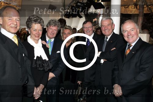 Ouderkerk aan de Amstel 2 december 2004
Presentatie boek Cas Spijkers.
Ronnie Tober Jan Jochems Els Ouborg Tom Westermeijer Jaap Rost Onnes en Mary Rost Onnes Willibrord Frequin
Peter Smulders bv