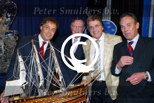 Rotterdam 13 april 2004
Presentatie cd Lee Towers in Hotel New York.
Lee Towers met Aad Ouborg en Tom Westermeijer
Peter Smulders bv