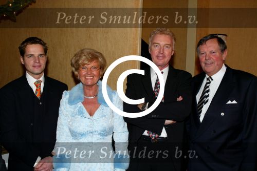 Amsterdam 17 decmber 2001

Princess kerstborrel in het Grace Theater.
Tom Westermeijer met vrouw en Andre v Duin met Eelco

Peter Smulders bv