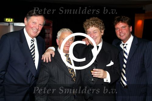 Amsterdam 17 decmber 2001

Princess kerstborrel in het Grace Theater.
Johan Westermeijer Tom westermeijer Max Moszcowicz en Tonny Eyk

Peter Smulders bv