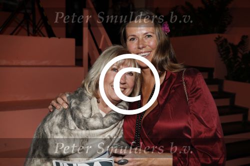Amsterdam 14 november 2017
Presentatie Linda Man met Linda de Mol en Johnny de Mol in de bijlmerbajes.
Willeke Alberti Danielle van t Schip en Anouk