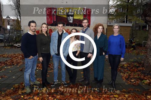 Amsterdam 21 november 2017
De perspresentatie van het toneelstuk Hendrik Groen in Amsterdam met als cast Rufus Hegeman, Cynthia Abma, Mike Weerts, Myrthe Burger, Beau Schneider, Britte Lagcher en Plien van Bennekom