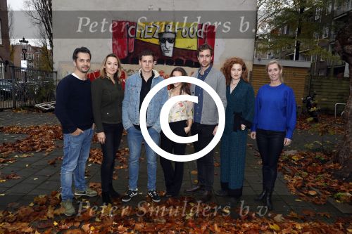 Amsterdam 21 november 2017
De perspresentatie van het toneelstuk Hendrik Groen in Amsterdam met als cast Rufus Hegeman, Cynthia Abma, Mike Weerts, Myrthe Burger, Beau Schneider, Britte Lagcher en Plien van Bennekom