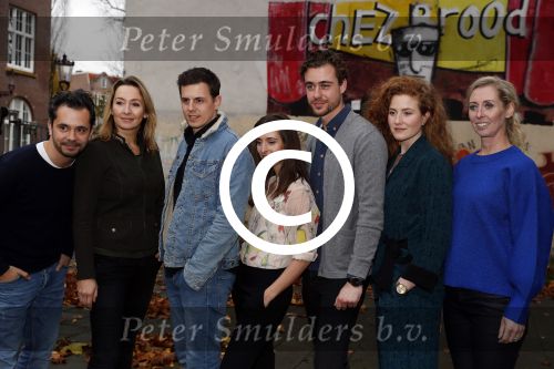 Amsterdam 21 november 2017
De perspresentatie van het toneelstuk Hendrik Groen in Amsterdam met als cast Rufus Hegeman, Cynthia Abma, Mike Weerts, Myrthe Burger, Beau Schneider, Britte Lagcher en Plien van Bennekom