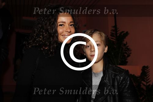 Amsterdam 14 november 2017
Presentatie Linda Man met Linda de Mol en Johnny de Mol in de bijlmerbajes. fajah Lourens met zoon