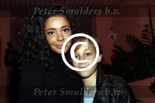 Amsterdam 14 november 2017
Presentatie Linda Man met Linda de Mol en Johnny de Mol in de bijlmerbajes. fajah Lourens met zoon