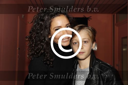 Amsterdam 14 november 2017
Presentatie Linda Man met Linda de Mol en Johnny de Mol in de bijlmerbajes. fajah Lourens met zoon