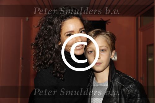 Amsterdam 14 november 2017
Presentatie Linda Man met Linda de Mol en Johnny de Mol in de bijlmerbajes. fajah Lourens met zoon