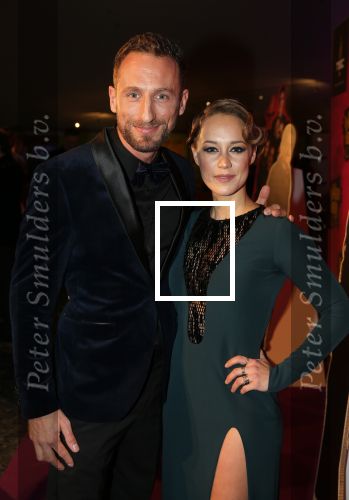 Rotterdam 2 december 2018
Anouk Maas met haar nieuwe vriend Michel Molder bij premiere Addams Family in Nieuwe Luxor.