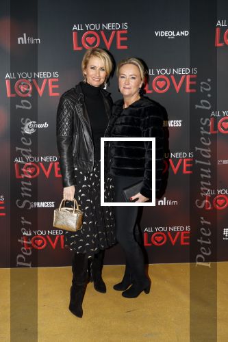 Amsterdam 26 november 2018
Premiere All you need is love in het delamar theater. Anouk Smulders met Maya de Ridder