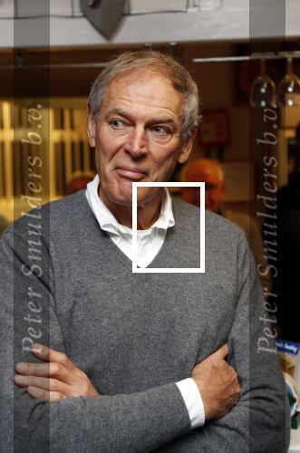Puttershoek 8 december 2018
Presentatie boek Kees Verkerk. Ard Schenk en zijn vrouw krijgen allebei het eerste boek overhandigd.