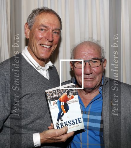 Puttershoek 8 december 2018
Presentatie boek Kees Verkerk. Ard Schenk en zijn vrouw krijgen allebei het eerste boek overhandigd.