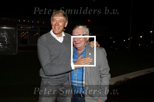 Puttershoek 8 december 2018
Presentatie boek Kees Verkerk. Ard Schenk en zijn vrouw krijgen allebei het eerste boek overhandigd.