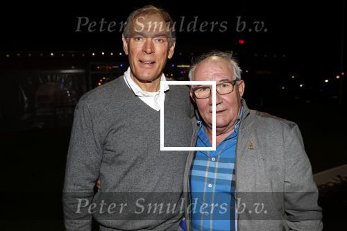 Puttershoek 8 december 2018
Presentatie boek Kees Verkerk. Ard Schenk en zijn vrouw krijgen allebei het eerste boek overhandigd.