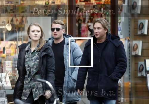 Amsterdam 22 november 2018
Bart Willemsen ( vriend Sylvie meis) op terras en straat in Amsterdam zuid.