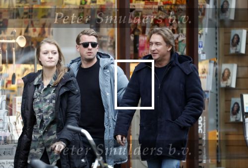Amsterdam 22 november 2018
Bart Willemsen ( vriend Sylvie meis) op terras en straat in Amsterdam zuid.