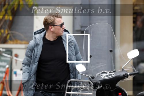 Amsterdam 22 november 2018
Bart Willemsen ( vriend Sylvie meis) op terras en straat in Amsterdam zuid.