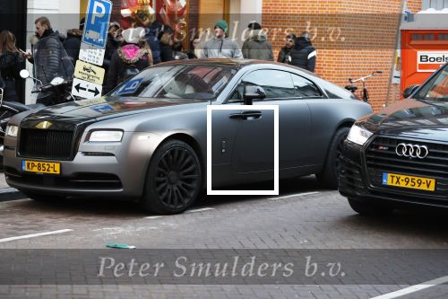 Amsterdam 23 november 2018
Rapper Boef en Frenna op de pc hooftstraat. Boef loopt met krukken en kwam met zijn Rolls Royce.