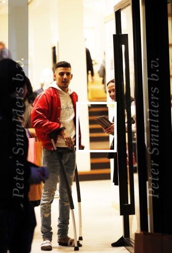 Amsterdam 23 november 2018
Rapper Boef en Frenna op de pc hooftstraat. Boef loopt met krukken en kwam met zijn Rolls Royce.