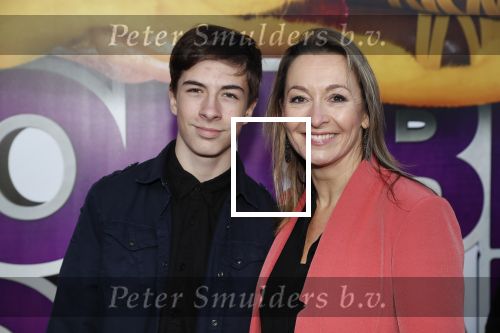 Rotterdam 9 december 2018
Premiere Bon Bini Holland 2 in pathe Rotterdam. Cynthia Abma met zoon