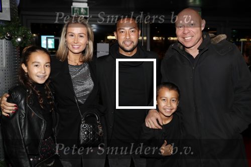 Amsterdam 11 december 2018
Modeshow en feest Nikkie Plessen met heel veel artiesten in AFAS live. Denny Landzaat met vrouw kinderen en