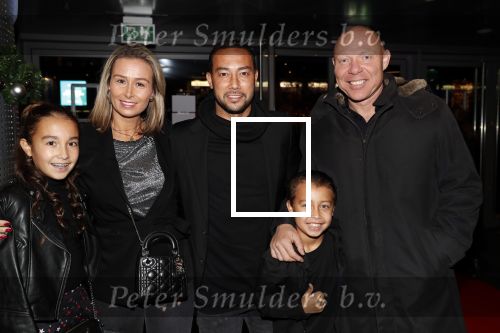 Amsterdam 11 december 2018
Modeshow en feest Nikkie Plessen met heel veel artiesten in AFAS live. Denny Landzaat met vrouw kinderen en