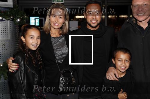 Amsterdam 11 december 2018
Modeshow en feest Nikkie Plessen met heel veel artiesten in AFAS live. Denny Landzaat met vrouw kinderen en