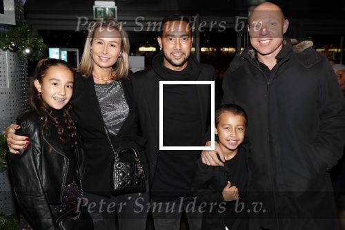 Amsterdam 11 december 2018
Modeshow en feest Nikkie Plessen met heel veel artiesten in AFAS live. Denny Landzaat met vrouw kinderen en