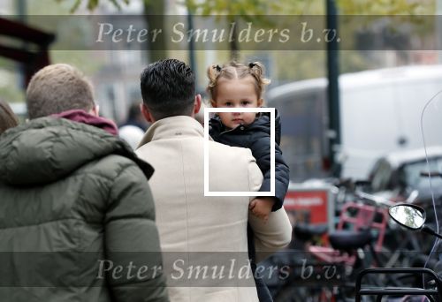 Amsterdam, 16 November 2018 
Djarno Hofland met zijn dochtertje op de PC Hooftstraat