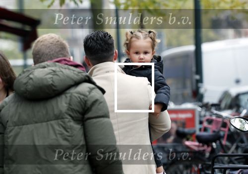 Amsterdam, 16 November 2018 
Djarno Hofland met zijn dochtertje op de PC Hooftstraat