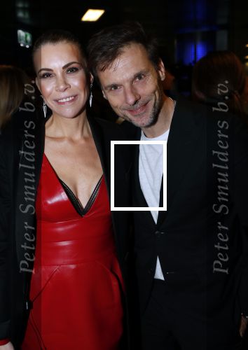 Amsterdam 11 december 2018
Modeshow en feest Nikkie Plessen met heel veel artiesten in AFAS live.Duncan Stutterheim met vrouw