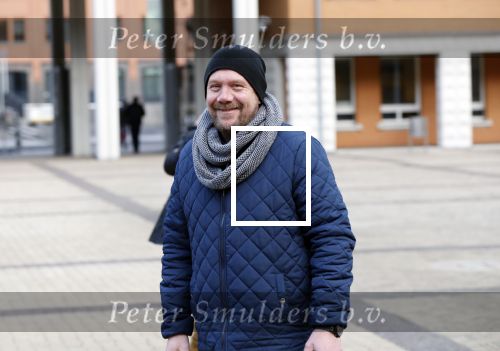 Den Bosch 30 november 2018
Rechtszaak tussen Johan Vlemmix en Patricia Paay. Johan kwam met een look a like pop ( in rolstoel) van zichzelf en Patricia kwam met haar man Robbert Hinfelaar naar de rechtbank in Den Bosch. Eendevanger was ook aanwezig