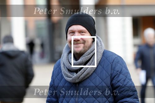 Den Bosch 30 november 2018
Rechtszaak tussen Johan Vlemmix en Patricia Paay. Johan kwam met een look a like pop ( in rolstoel) van zichzelf en Patricia kwam met haar man Robbert Hinfelaar naar de rechtbank in Den Bosch. Eendevanger was ook aanwezig