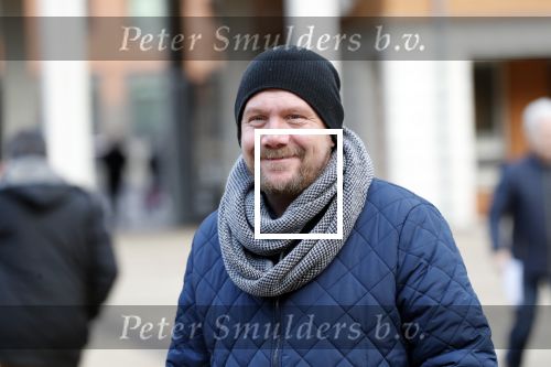 Den Bosch 30 november 2018
Rechtszaak tussen Johan Vlemmix en Patricia Paay. Johan kwam met een look a like pop ( in rolstoel) van zichzelf en Patricia kwam met haar man Robbert Hinfelaar naar de rechtbank in Den Bosch. Eendevanger was ook aanwezig