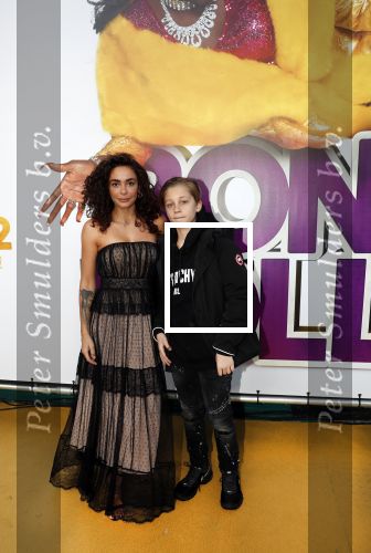 Rotterdam 9 december 2018
Premiere Bon Bini Holland 2 in pathe Rotterdam. Fajah Lourens met zoontje