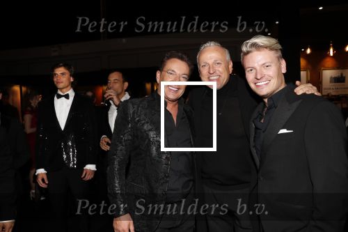 Amsterdam 6 december 2018
Openingsavond VIP van de luxery fair in de RAI. Gorodn met Gerard Joling Thomas Berge en zijn nieuwe vriend (links op foto)