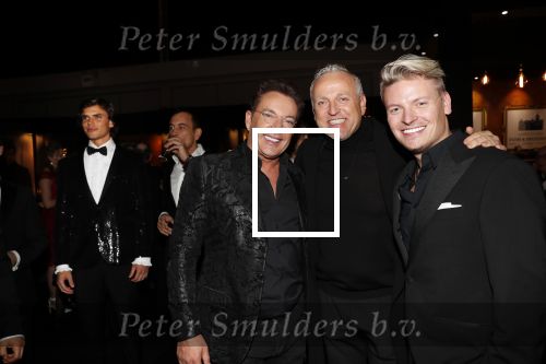 Amsterdam 6 december 2018
Openingsavond VIP van de luxery fair in de RAI. Gorodn met Gerard Joling Thomas Berge en zijn nieuwe vriend (links op foto)