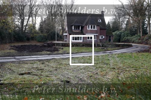 Tilburg 1 december 2018
Guus Meeuwis heeft een nieuw huis gekocht in Tilburg . Het huis ernaast staat ook leeg en het werkverkeer gaat via die oprit naar het huis van Guus. Huis moet volledig opgeknapt worden.