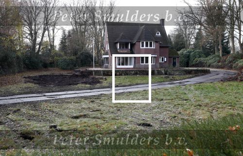 Tilburg 1 december 2018
Guus Meeuwis heeft een nieuw huis gekocht in Tilburg . Het huis ernaast staat ook leeg en het werkverkeer gaat via die oprit naar het huis van Guus. Huis moet volledig opgeknapt worden.