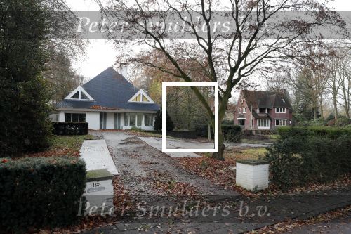 Tilburg 1 december 2018
Guus Meeuwis heeft een nieuw huis gekocht in Tilburg . Het huis ernaast staat ook leeg en het werkverkeer gaat via die oprit naar het huis van Guus. Huis moet volledig opgeknapt worden.